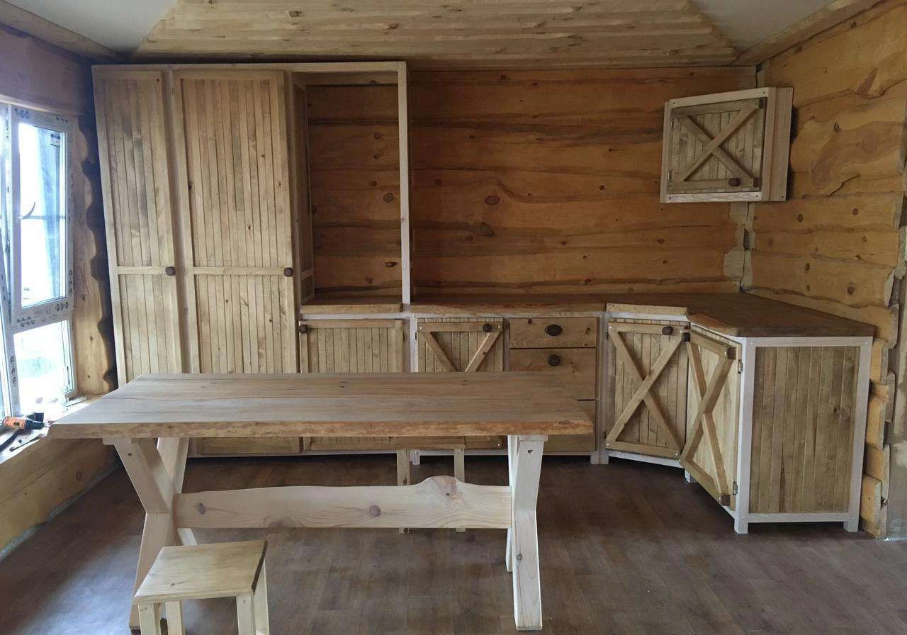Кухня из натурального дерева